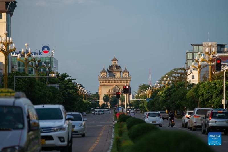 Laos govt bodies urged to regulate skyrocketing fuel price and exchange rates